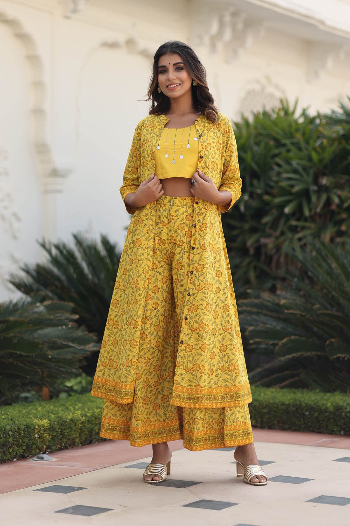 USHARVI FLORAL JAAL BLOCK PRINTED TOP-PANELED PLAZZO & SHRUG SET