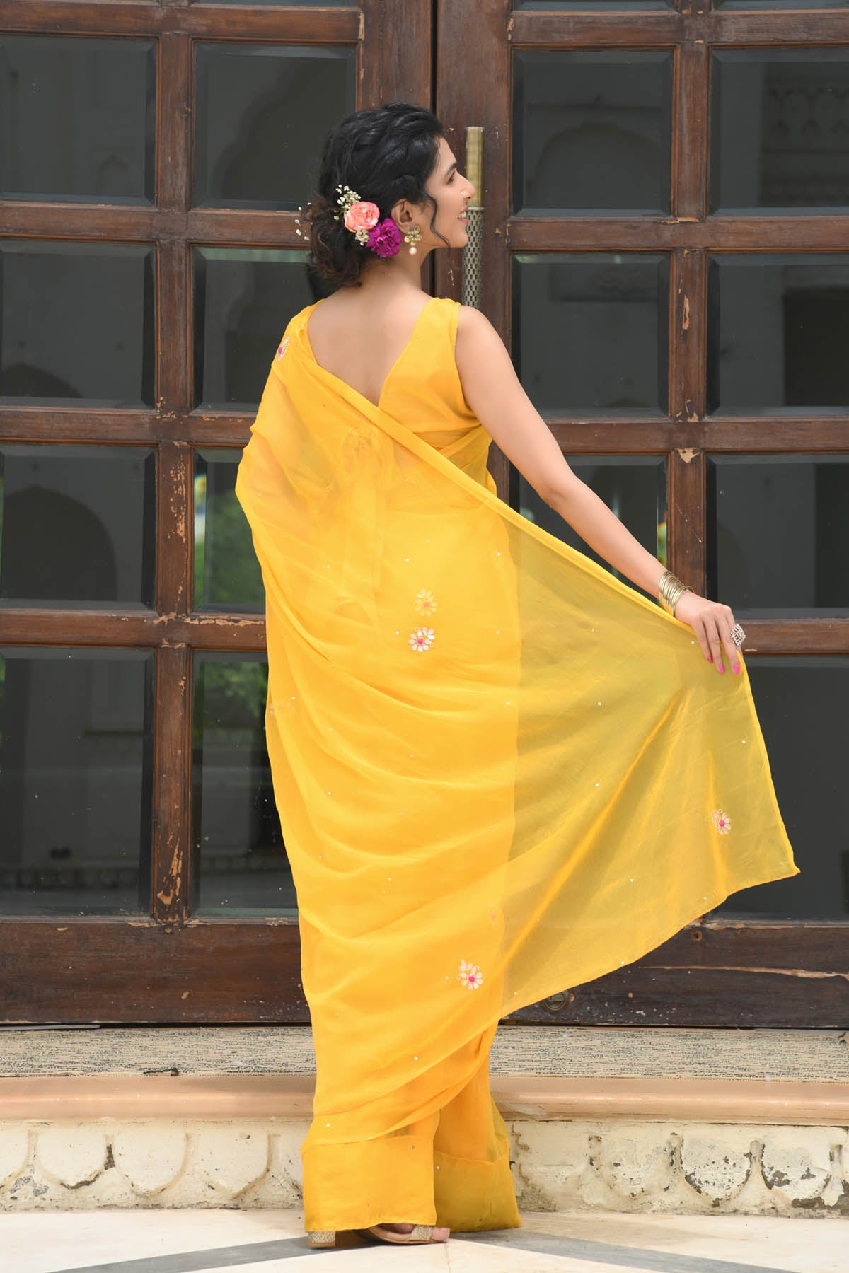 Airport Diaries: Kangana Ranaut in a simple pastel yellow saree!