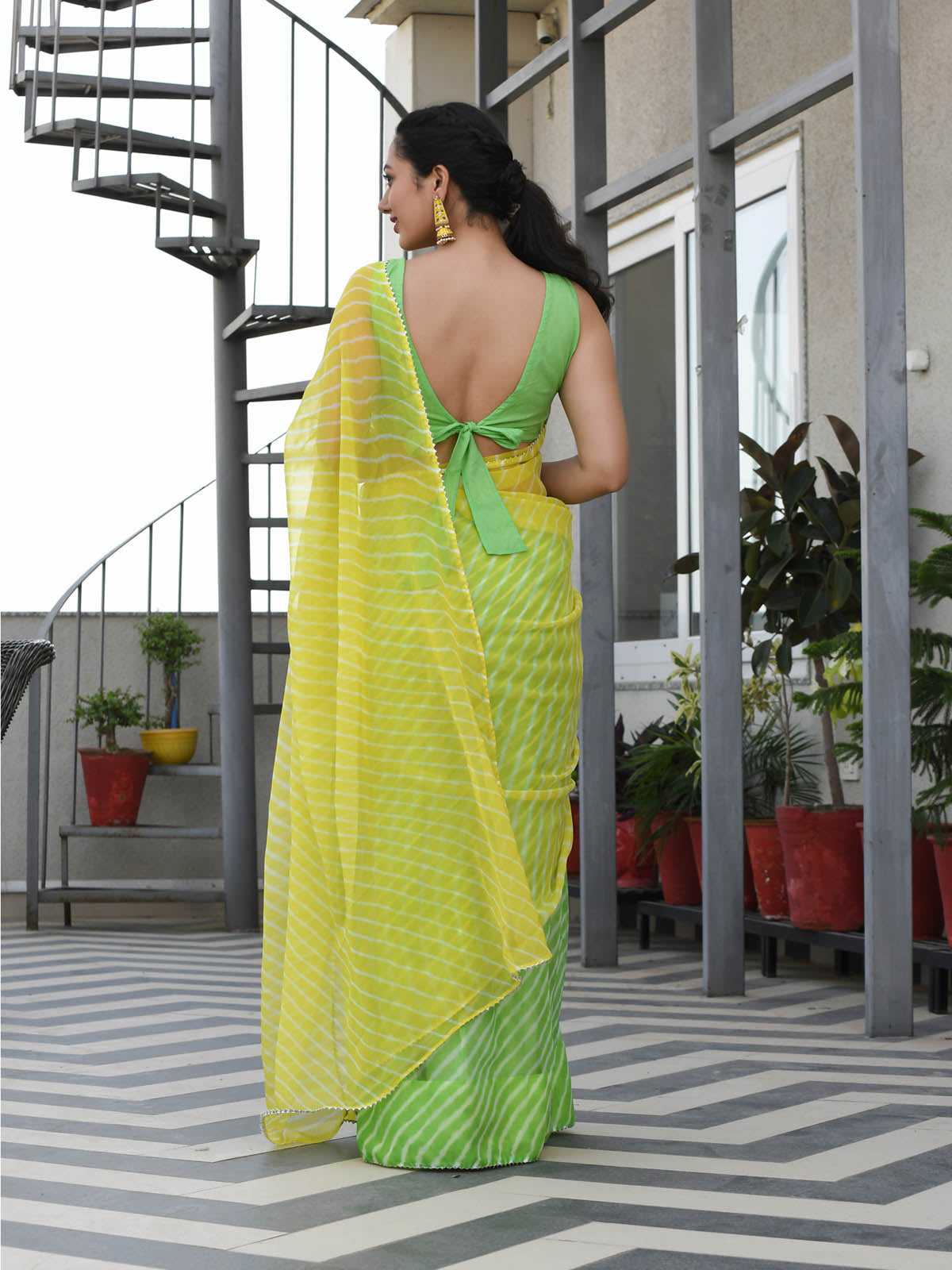 Buy Yellow Saree Chiffon Shaded Border With Unstitched Blouse Fabric For  Women by Geroo Jaipur Online at Aza Fashions.